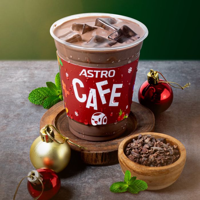 Iced Chocolate Peppermint Drink with Cacao Nibs [Christmas Specials]