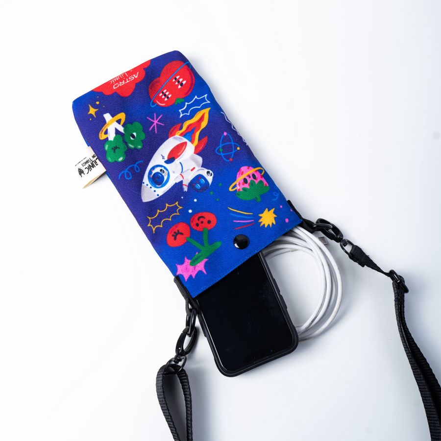 Essentials Sling Bag Collaboration Liunic x Astro 1pcs