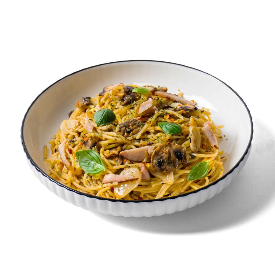 Spaghetti Aglio Olio with Smoked Chicken