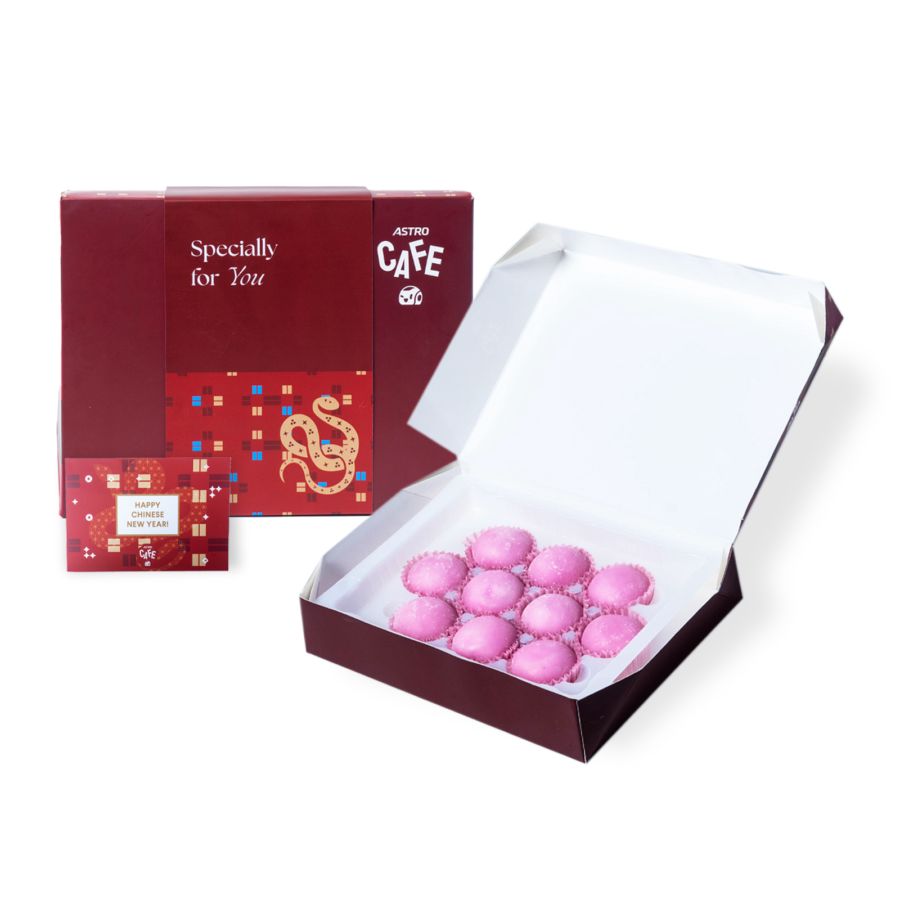 ⁠⁠Strawberry Mochi CNY Hampers - Astro Cafe