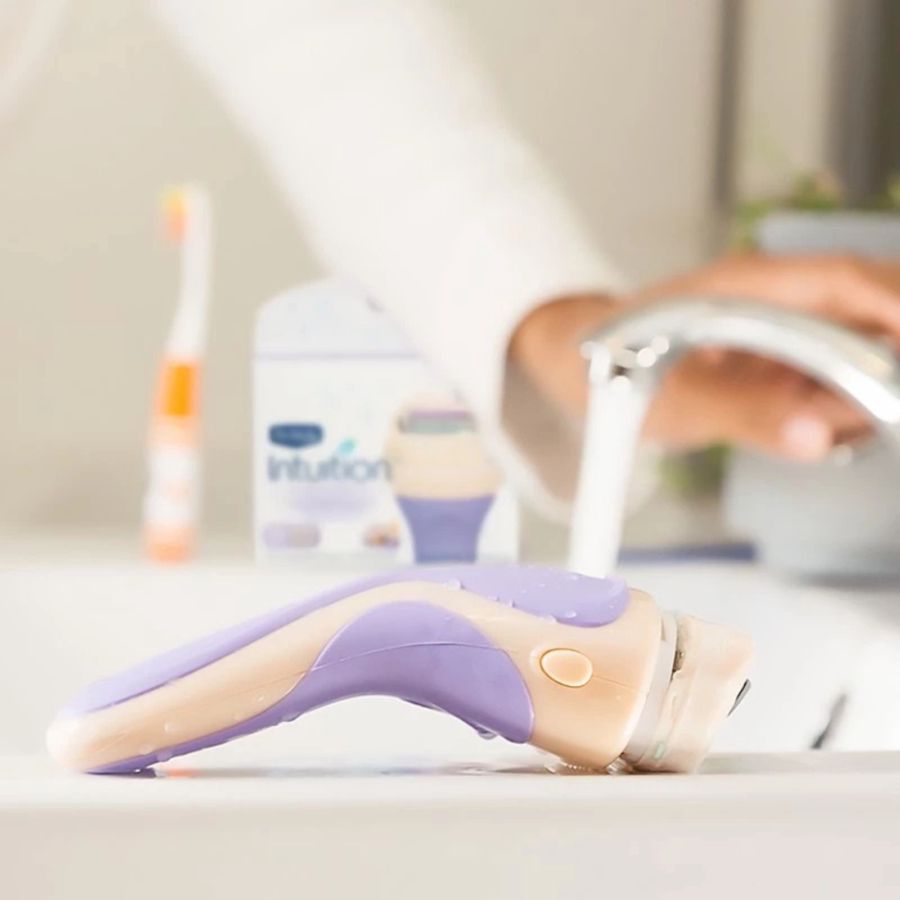 Schick Intuition Kit Pure Nourishment 1R + 2B Alat Cukur 1pack