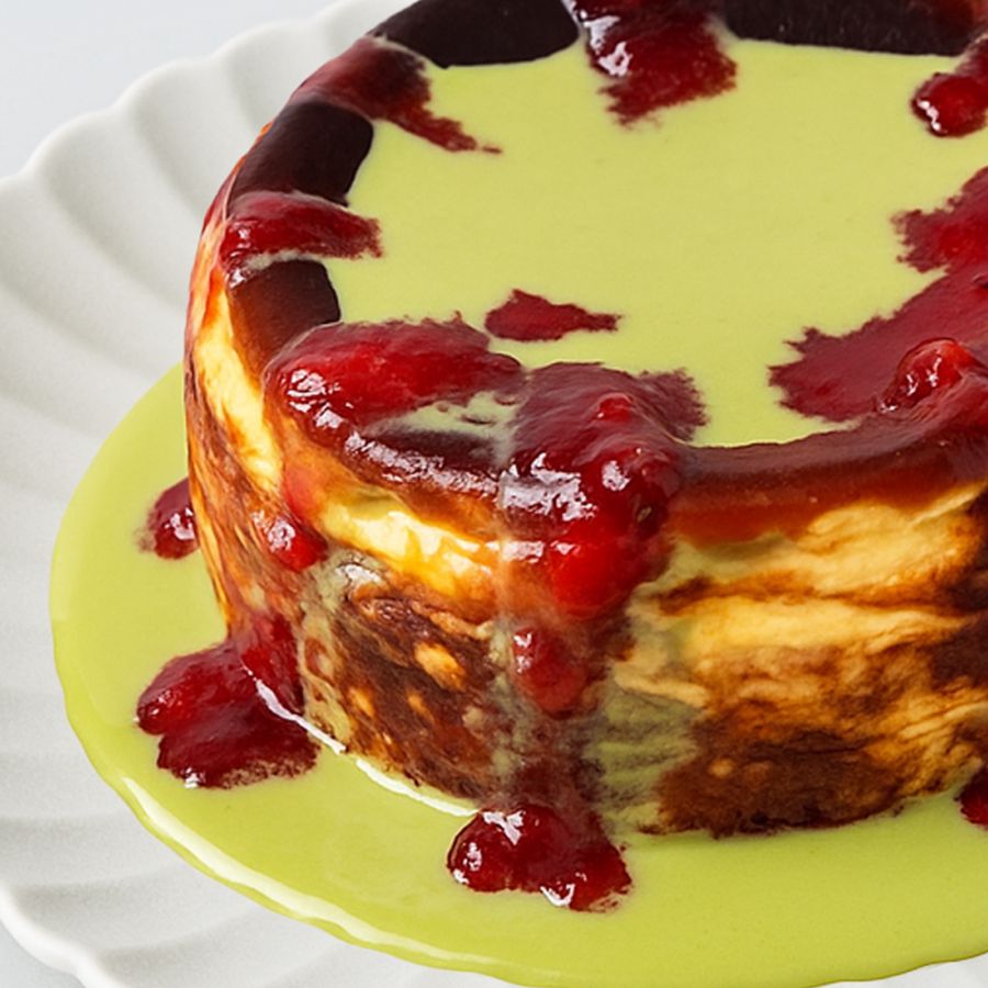 (Whole 12cm) Matcha Strawberry Basque Cheesecake - Astro Cafe x Fragments 1pcs