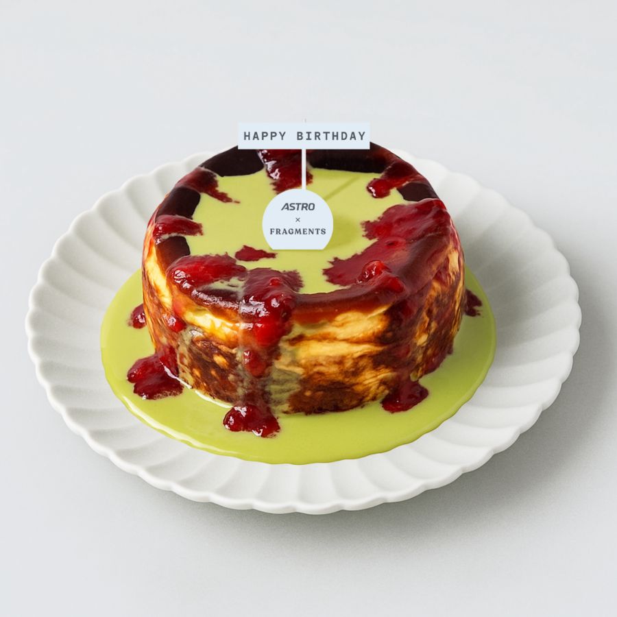 (Whole 12cm) Matcha Strawberry Basque Cheesecake - Astro Cafe x Fragments 1pcs