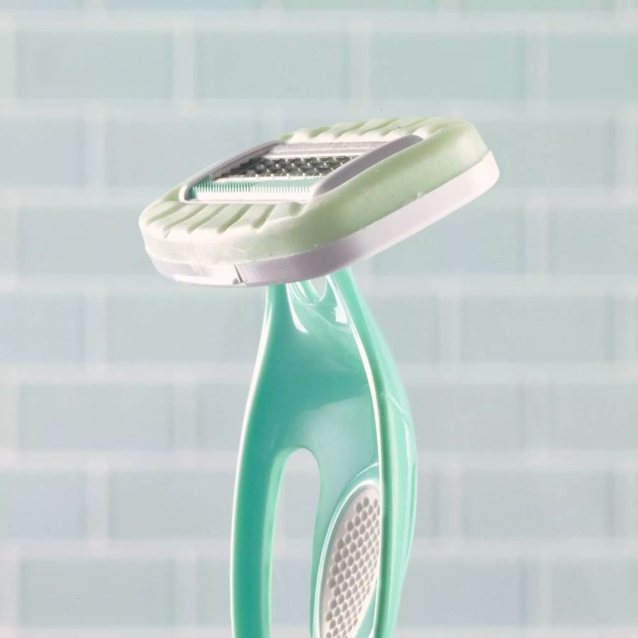 Schick Intuition Sensitive Care Compact Alat Cukur 1pcs