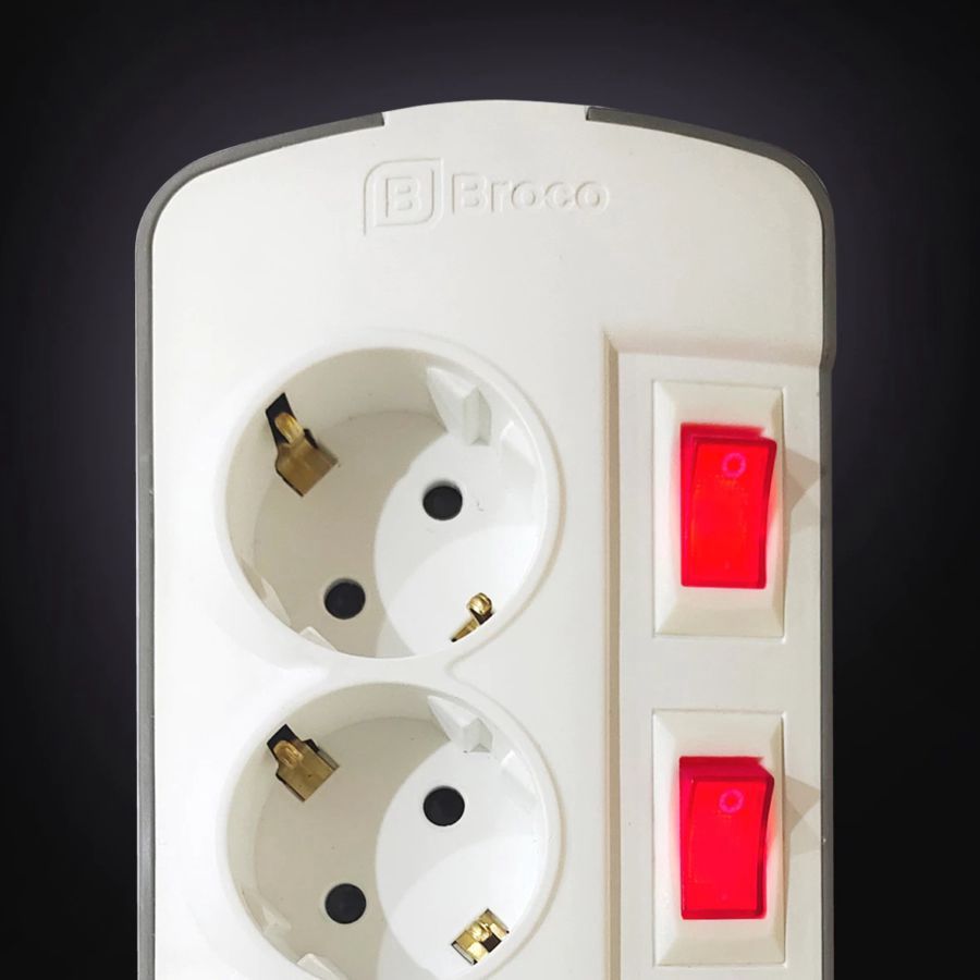 Broco Stop Kontak 3 Lubang Miring Child Protection + Individual Switch Dengan Kabel 1,5 M 15636 1pcs