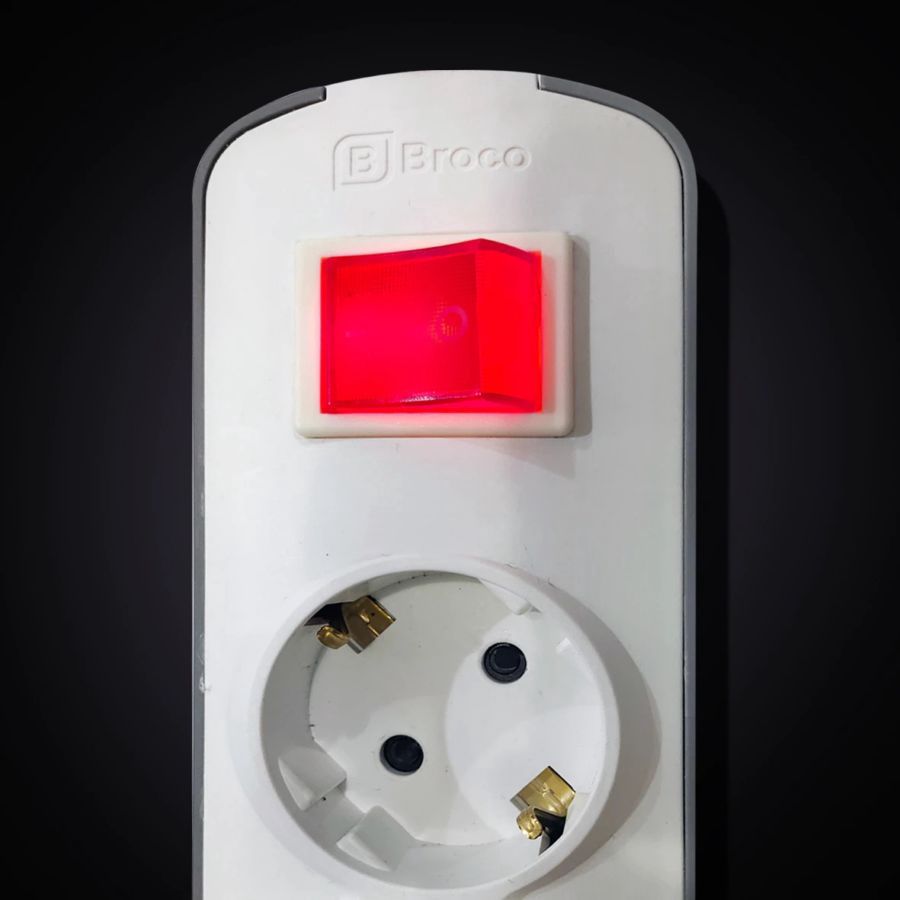 Broco Stop Kontak 6 Lubang Miring Child Protection + Switch Dengan Kabel 1,5 M 15866 1pcs